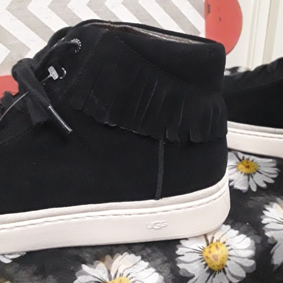 Ugg - Picture 7 of 8